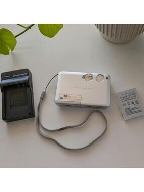 Retro Compact Digicam Nikon Coolpix CCD Y2K Tested & Battery Included